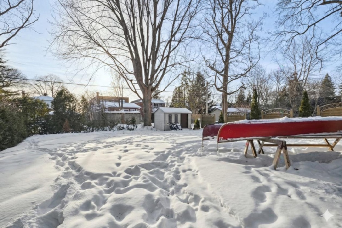 Large 2,017 sq. ft. home on a 6,550 sq. ft. lot � St-Laurent
