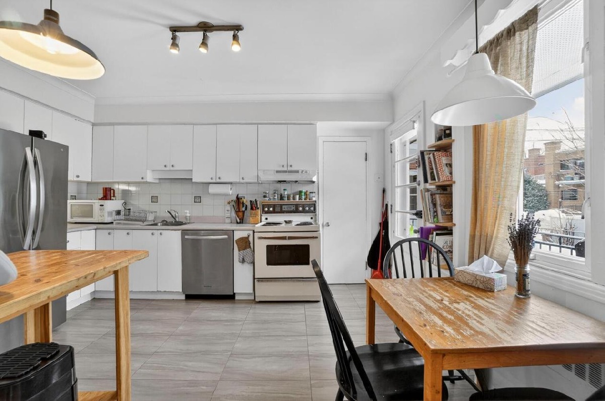 Rare opportunity in Ahuntsic � Detached fourplex 4 garages