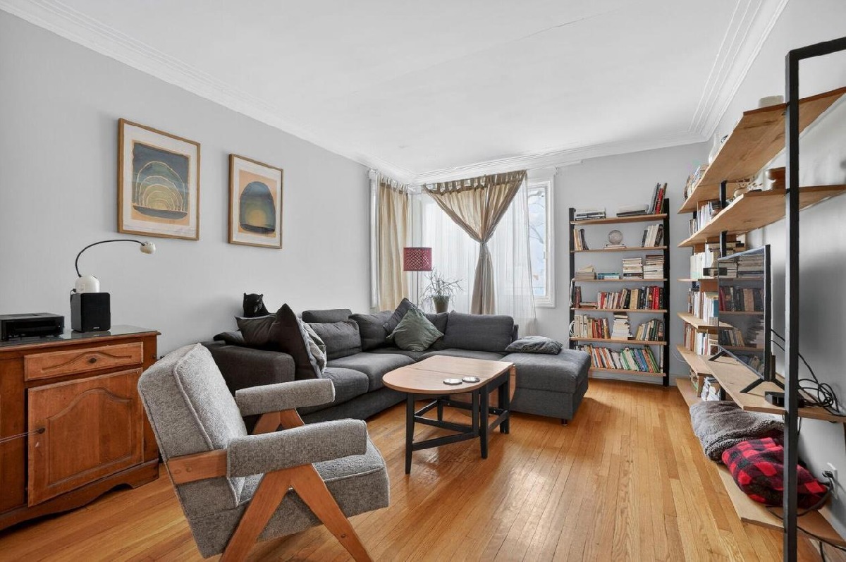 Rare opportunity in Ahuntsic � Detached fourplex 4 garages