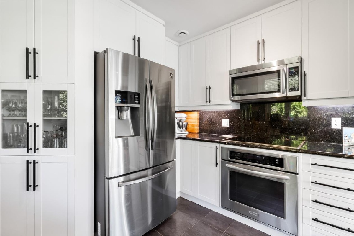 Beautiful house with Pool & Solarium � Preville, St-Lambert