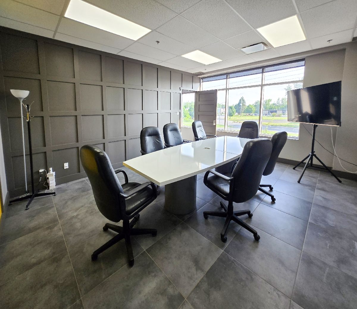 Office and Commercial Space � 1,000 to 16,000 sq. ft.