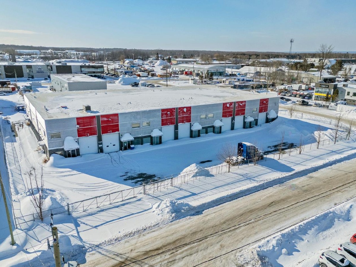 Large Subdividable Warehouse � Mirabel Industrial Park