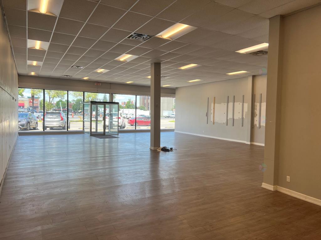 3,400 sqft Prime Location on Jean-Talon Est St-Leonard
