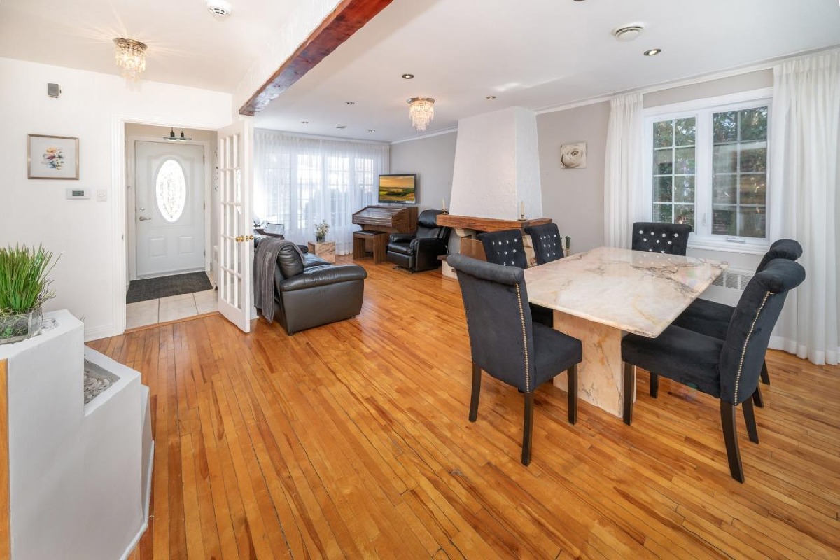 Bungalow with intergenerational / bachelor suite potential