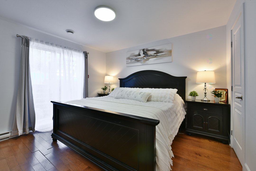  Rare 3-bedroom corner condo, 987 sq. ft., Saint-Hubert