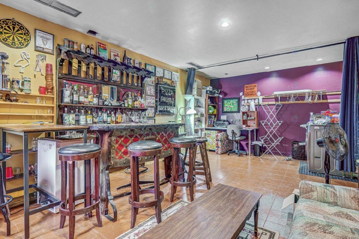 3 commercial units + garage � Duluth St., Plateau-Mont-Royal