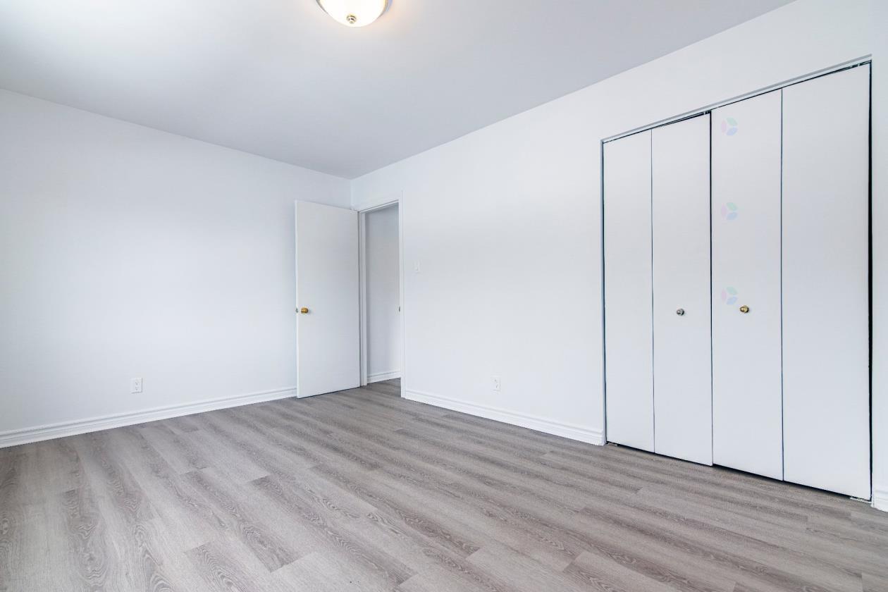 AVAILABLE! Renovated 2-bdr units Prime location in Lachine, 