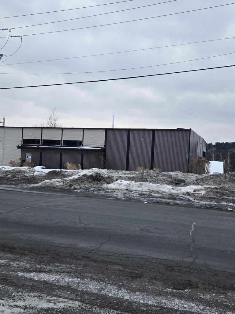 Industrial building + 60 x 70 dome for sale Beauce