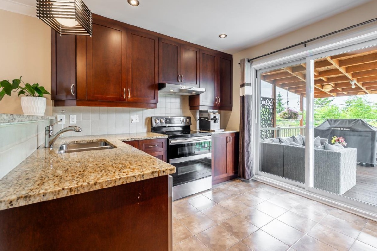 Beautiful Home on a Private Street in the Champfleury Area