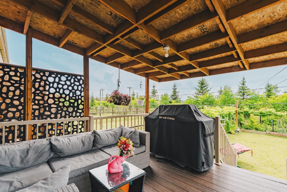 Beautiful Home on a Private Street in the Champfleury Area