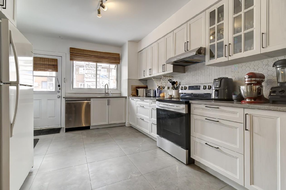 Spacious & Renovated Duplex Double Occupancy Ahuntsic